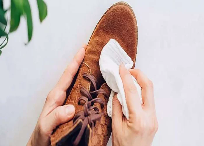 چگونه کفش جیر را تمیز کنیم